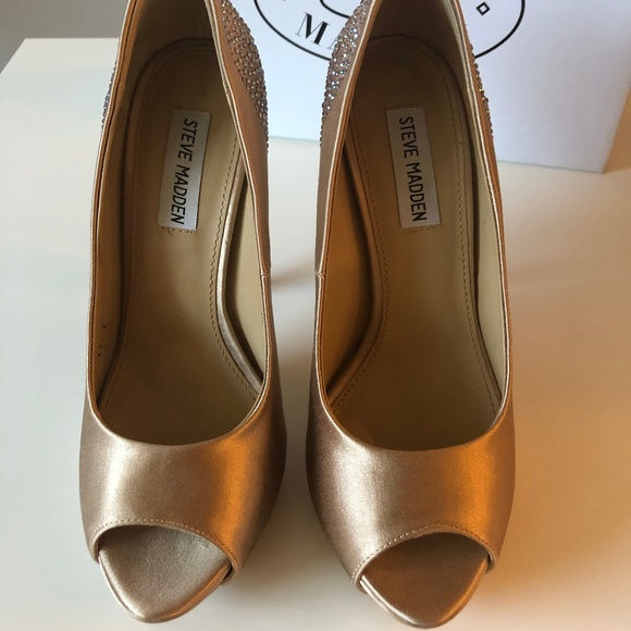 Steve Madden Platform Peep-Toe Pumps - Picture 2 of 3